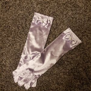 Unused purple princess gloves.